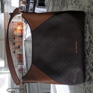 Michael Kors Sienna Signature Large Shoulder Bag